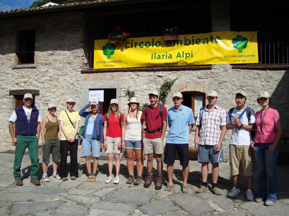 Una foto di gruppo dei volontari 2010