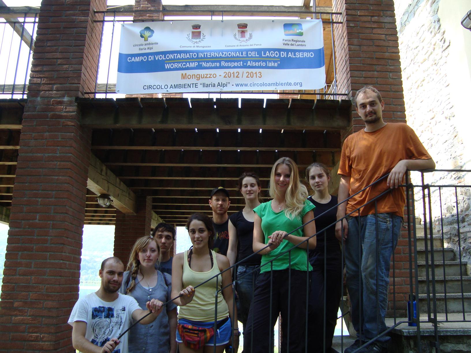 Una foto di gruppo dei volontari 2012